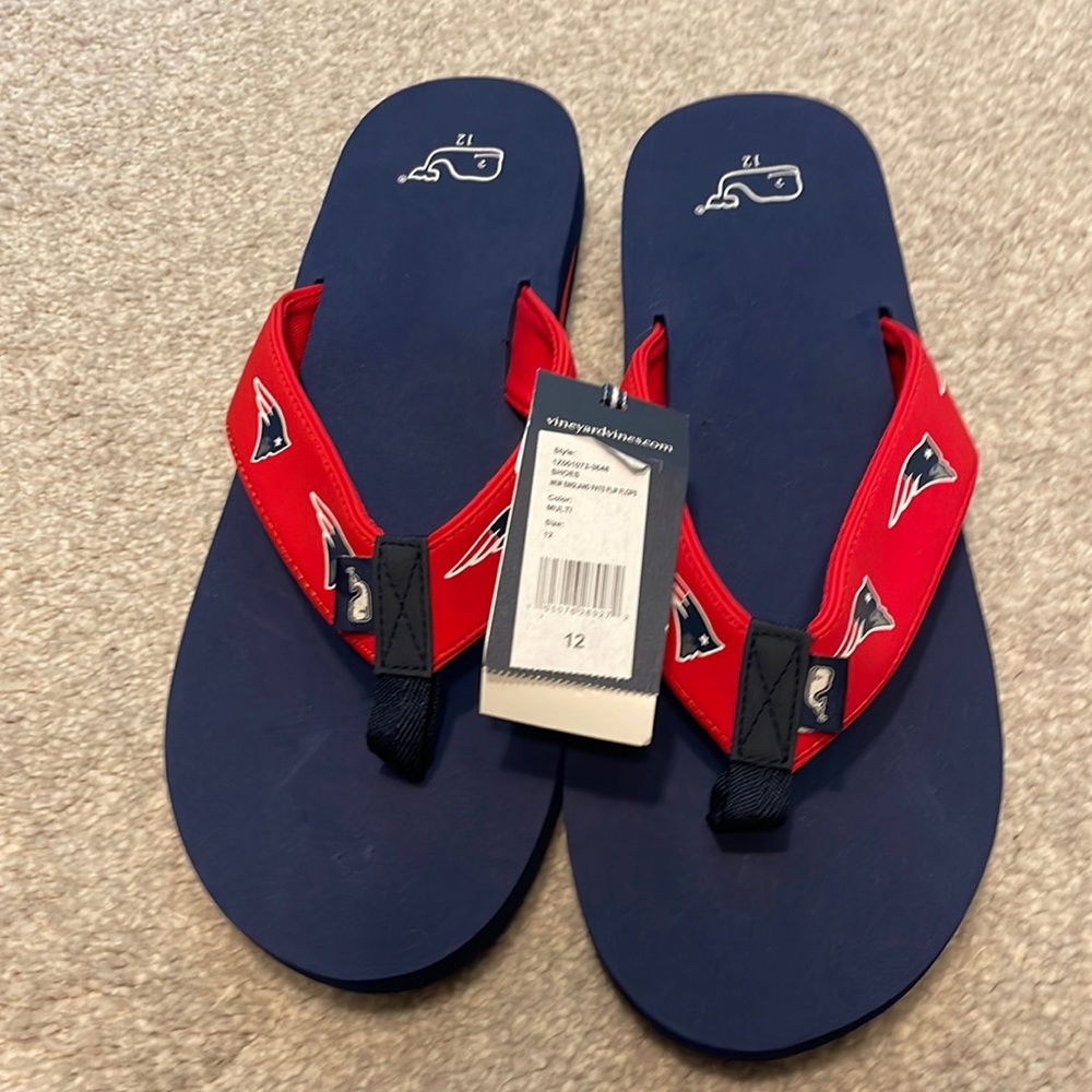 Vineyard Vines Patriots flip flops
